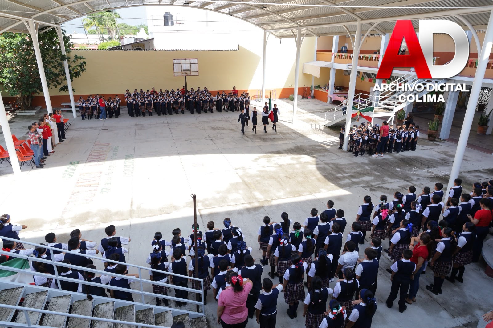 Congreso de Colima realiza ceremonia itinerante de septiembre en escuela primaria de Comala